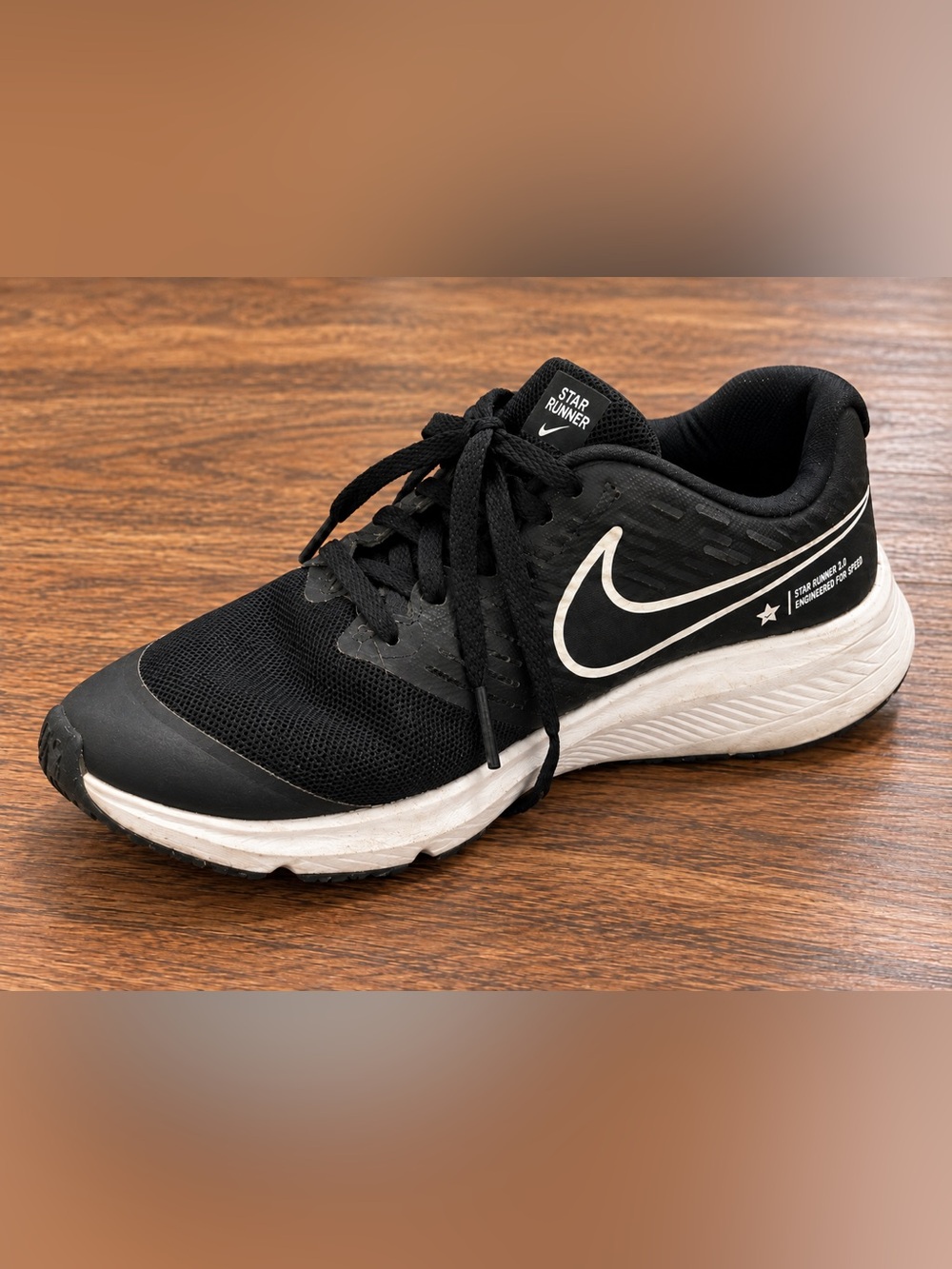 Nike Star Runner Men’s Black and White Athletic Sneakers